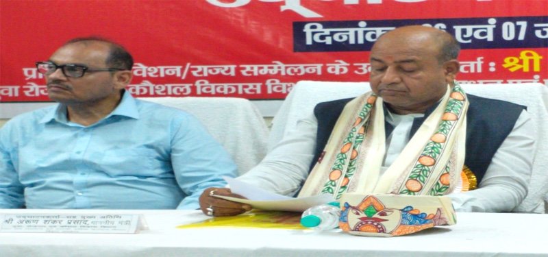 The Hon'ble Minister with union delegates